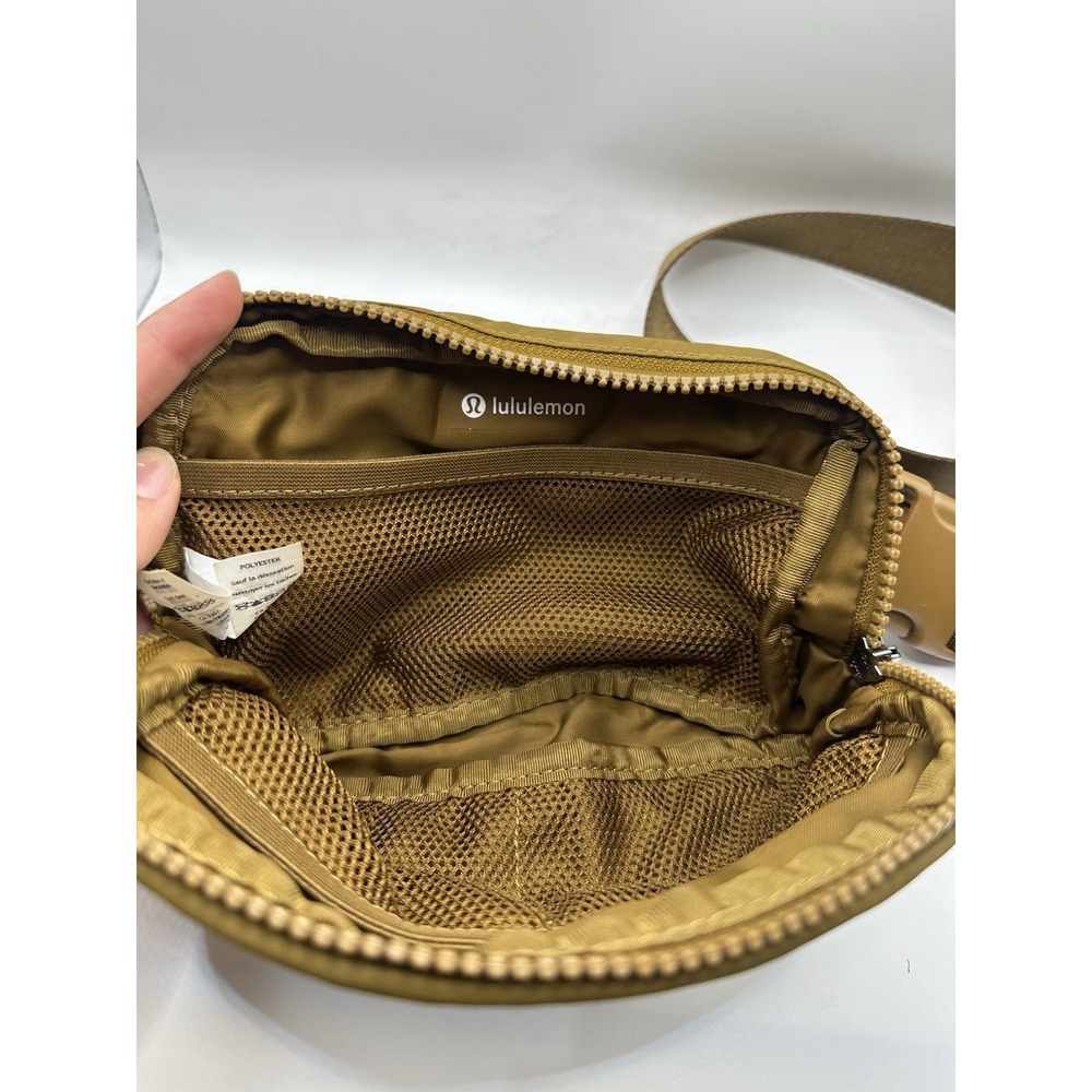 lululemon Everywhere Belt Bag 1L Burnt Caramel - Picture 6 of 7
